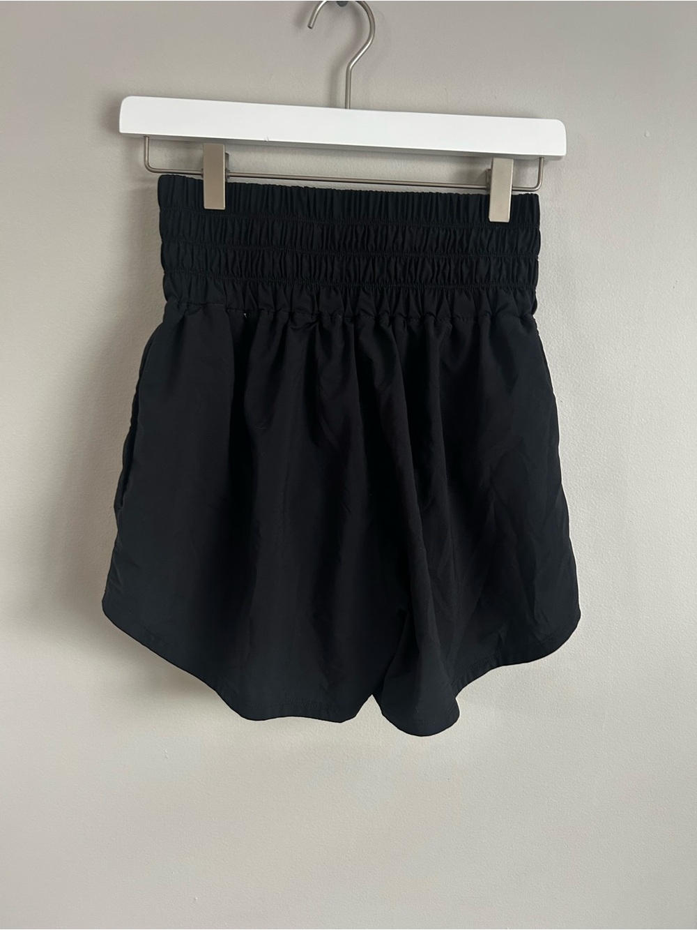 Nike One Women’s Dri-FIT Ultra High-Waisted 3” Brief-Lined Shorts Size M - Picture 4 of 5
